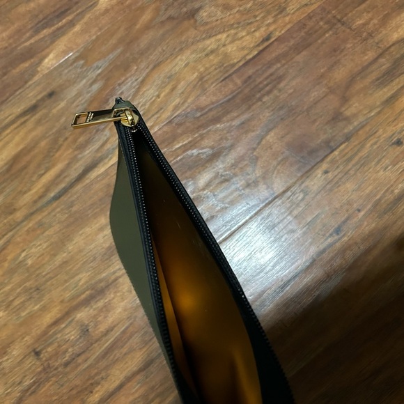 Marc Jacobs Olive Green Top Zip Clutch With Logo Clean Inside Like New - Picture 9 of 9